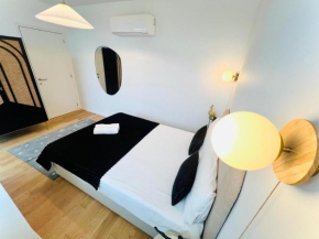 Lisbon Pink House Beautiful 2 Bedroom flat in City Center